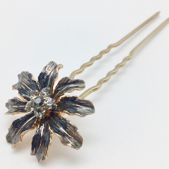 Anthropologie Accessories - NEW flower rhinestones hair pin Anthropologie